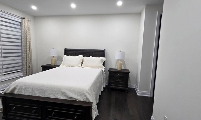 Vaughan House | 2 bedroom with ensuite near Klienburg Ontario