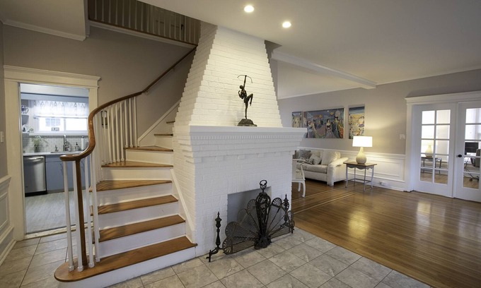 St. Leonard's Tract House | 2 bl from beach, tennis/pickleball. Sleeps 11, perfect memory maker home - LOVE