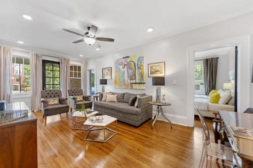 Cherry House | 2 BR in Myers Park with comfortable screened porch