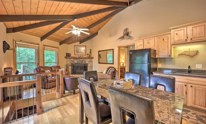 Beech Mountain House | 2 Decks, Mountain View Beech Mountain Cabin!