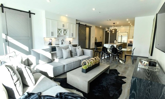 Central Business District Hotel | 2 Luxury Penthouse Units, Walk to French Quarter + Superdome