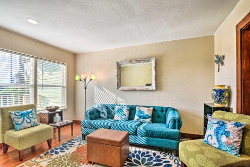 Galveston House | 2 Mi to Pier Colorful Cottage in Galveston!