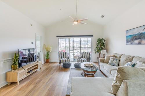 Central Myrtle Beach Apartment | 2 Mi to Shore Myrtle Beach Condo with Pool!