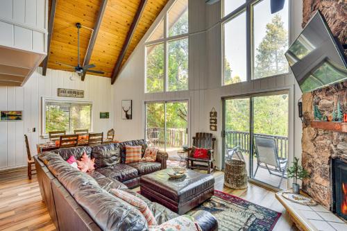 Lake Arrowhead House | 2 Mi to SkyPark at Santas Village Family Cabin