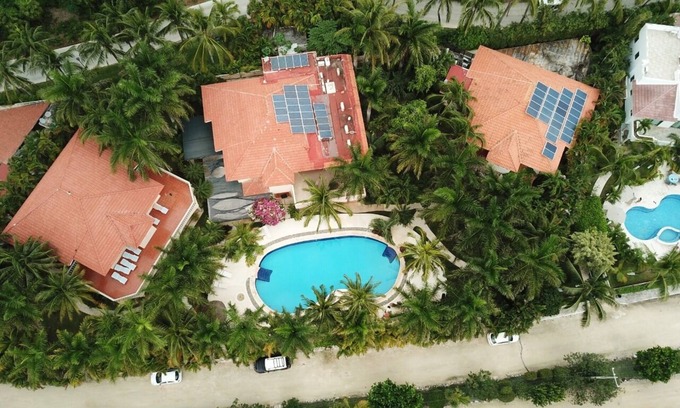Ejidal Villa | 2 minutes walking to the beach! Family-sized villa with pool and private beach