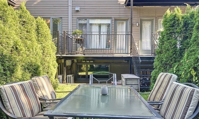 Pointe-Saint-Charles Apartment | 2 queen beds, private yard, balcony, near downtown /Charlevois metro station