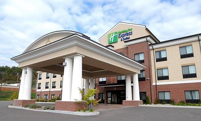 Cambridge Hotel | 2-Star Hotel ∙ Holiday Inn Express & Suites Cambridge, an IHG Hotel