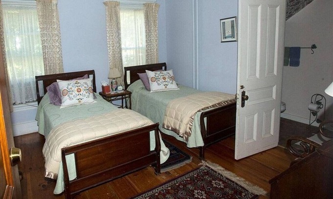 Shelburne Falls Apartment | 2 Twin beds on 1st floor with En-suite bathroom.