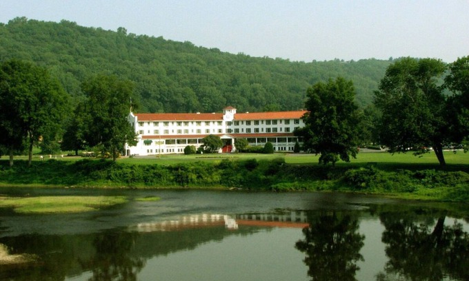 Shawnee On Delaware Hotel | 2 Units | Mountain Retreat | Refined Comfort & Scenic Views in a Serene Hideaway