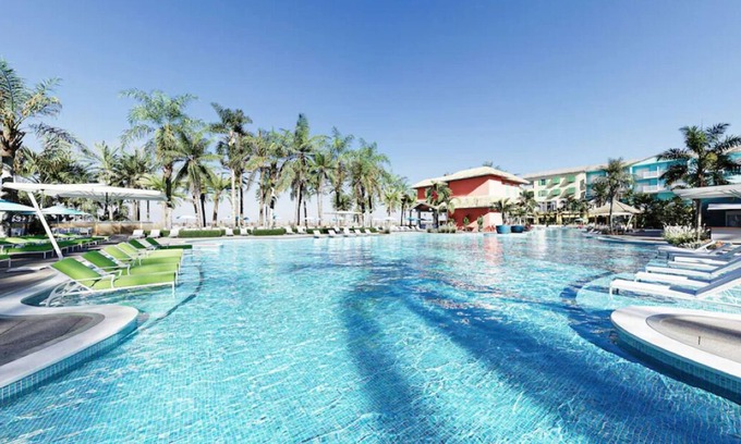 Fort Myers Beach Resort | 2 Welcoming Rooms | Steps from Times Square & Pier | Pool, Spa + Beachfront