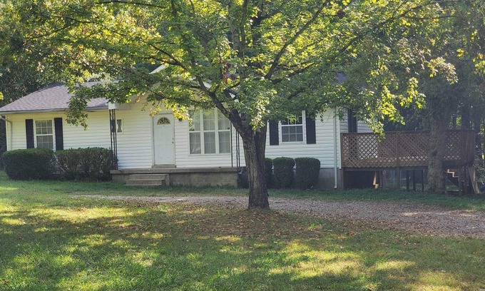 Joelton House | 20 miles from all the adventures in Nashville!