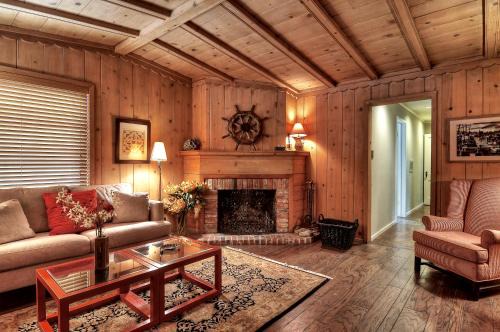 Balboa Island House | 201 Ruby