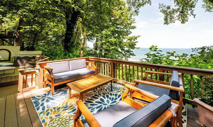 Gordon Beach Cottage | 2024 remodeled historic Lake Michigan waterfront Union Pier home with spa.