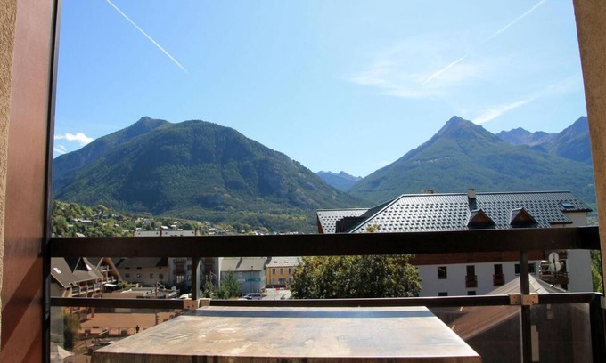 Briancon Apartment | 20m from ski slopes, 4th floor, balcony, ski locker, 30m², Serre Chevalier