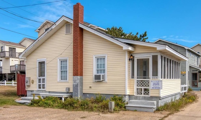 South Nags Head House | 212 - Cute Ocean-Side Rental Home - South Nags Head - Steps to the Ocean!