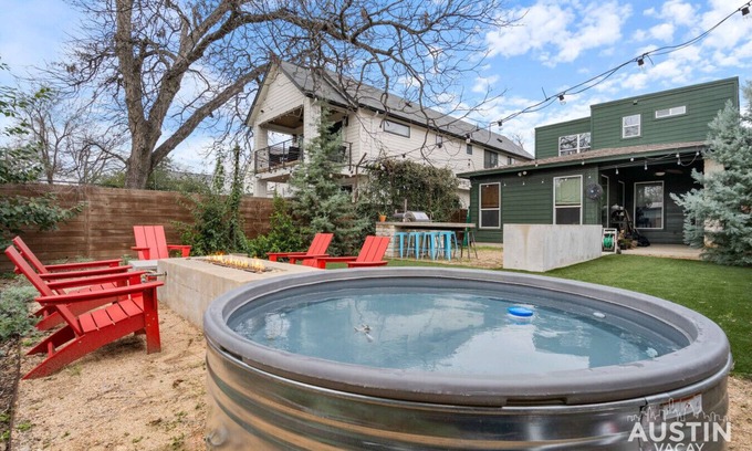 Holly Apartment | 2515 E 4th xxxxxxxxx