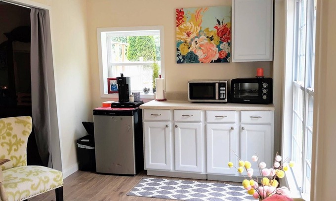 Wilkesboro House | 25mins to Blue Ridge Parkway Colorful Guest Space!