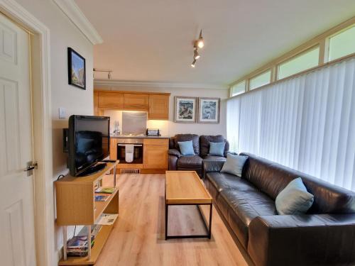 Stalham Ski Chalet | 28 Broadside Holiday Chalet near Broads & Beaches
