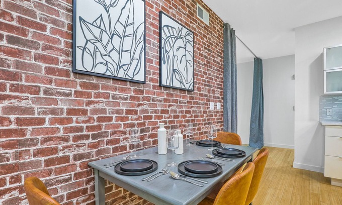 Cedars Condo | 2b/1b Modern Condo