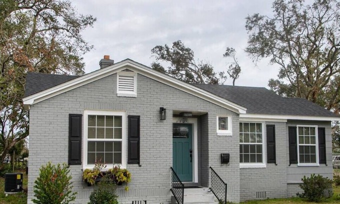 Pensacola Cottage | 2Bd Emerald Coast Cottage Near Downtown Pensacola & Naval Air Station