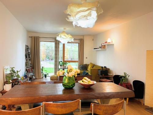Queen's Park Apartment | 2Bed Apt in Vibrant Queens Park