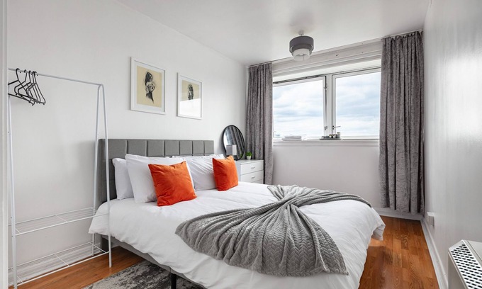 Highbury West Apartment | 2bed Gem steps from Arsenal Stadium