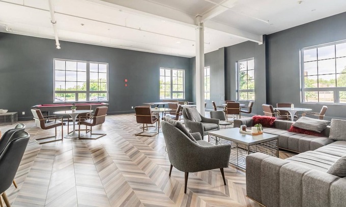 Kirkendall North Apartment | 2BR 2 Storey Loft Free Parking Gym 3
