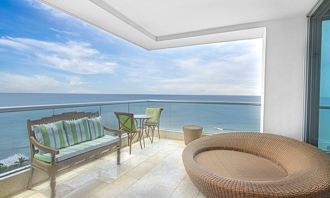Rio Mar Apartment | 2BR Apartment with Ocean View PH Río Mar 11A