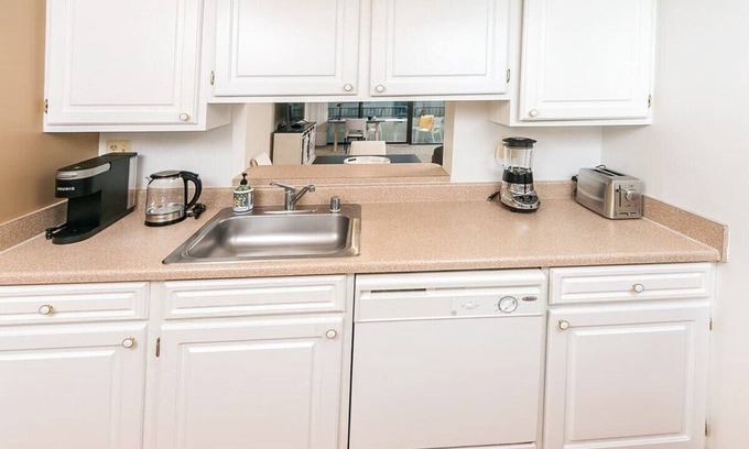 Radnor - Fort Myer Heights Apartment | 2BR Chic Apartment in Prime Location