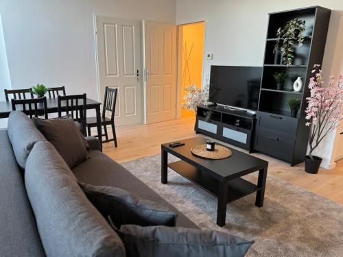 Dobling Apartment | 2BR, Danube, Kahlenberg, Historic - FHG 16