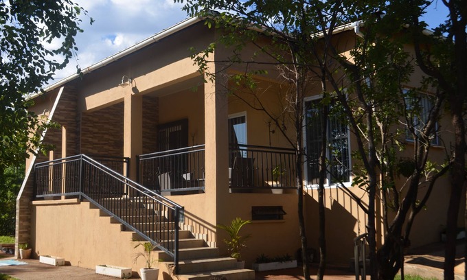 Chipata Cottage | 2BR HOME Wifi + ParkingnHomz Cottage - Chipata. Zambia