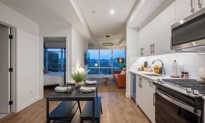 Kensington Apartment | 2BR in Kensington w/King Bed, Parking + AC