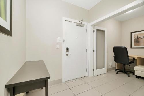 Harrison Hot Springs Apartment | 2BR Lakefront Lux Escape!