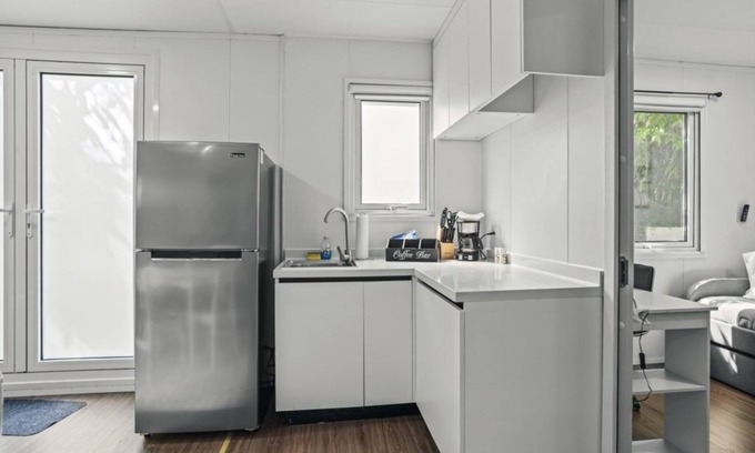 Hollywood House | 2br Tiny Farm Home Near Seminole Hard Rock Casino! 2 Bedroom Farmhouse