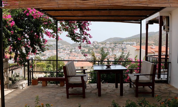 Datca City Center House | 3+1 Bahçeli deniz ve şehir manzaralı konak