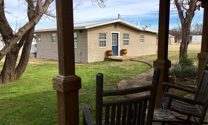 Graford House | 3/2.5 house sleeps 5 comfortably!