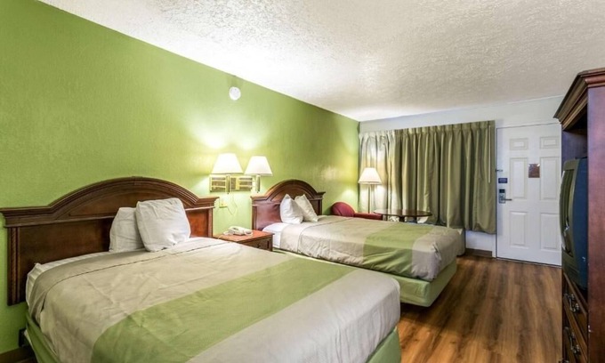 Edgewood Hotel | 3 Affordable Edgewood Rooms w/Complimentary Breakfast & Easy I-95 Access