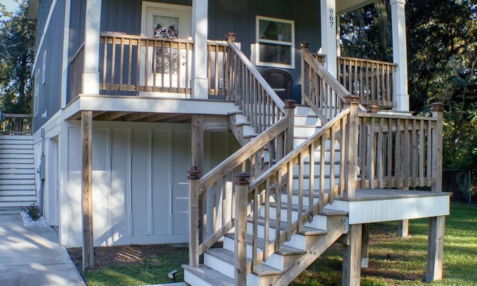 Midway House | 3 bd home on Saltwater creek-private pool within 25 min of Pooler