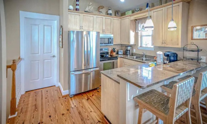 Gulf Lagoon Beach Cottage | 3-bed /3-bath cottage house in a quiet community. 3 minute walk to the beach