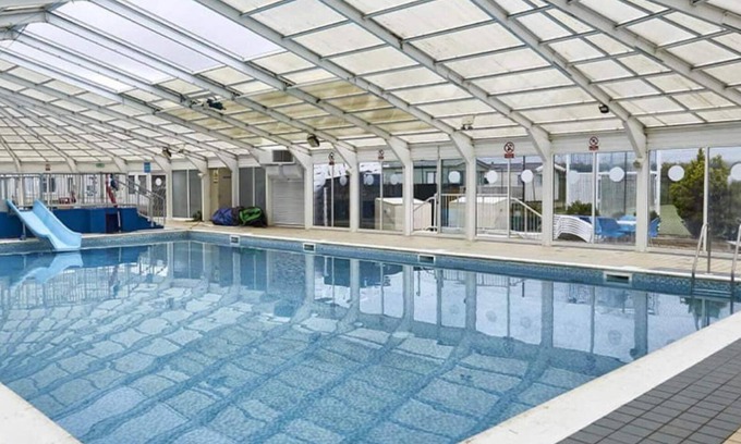 Heacham Ski Chalet | 3 Bed 8 Berth Caravan With Decking Free Wifi