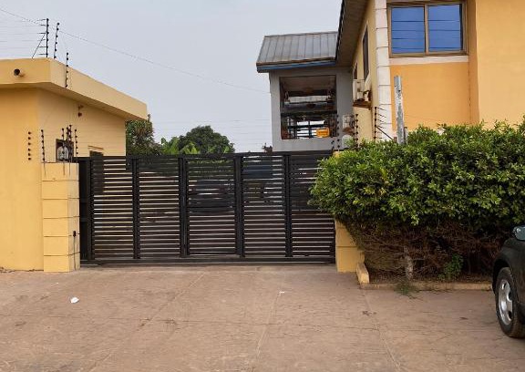 Agblesia Apartment | 3-Bed Apartment Sleeps 6 with Wi-Fi