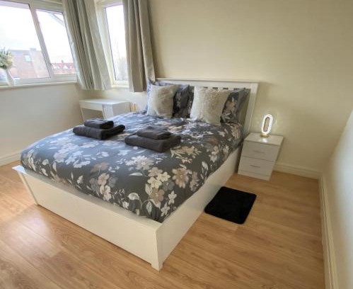 Penrhyn Bay House | 3 Bed House - Sleeps 6 - Garden - Parking - Wifi
