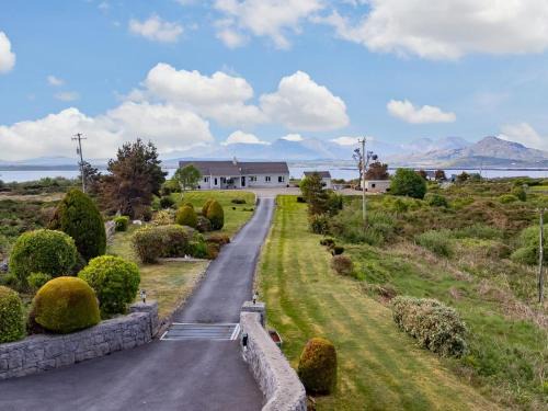 Connemara House | 3 Bed in Cashel oc-a32863