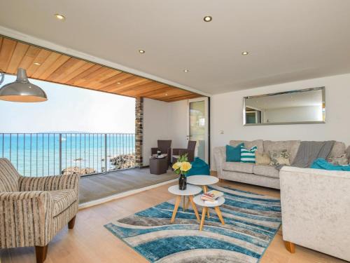 Cawsand Apartment | 3 Bed in Cawsand 74300