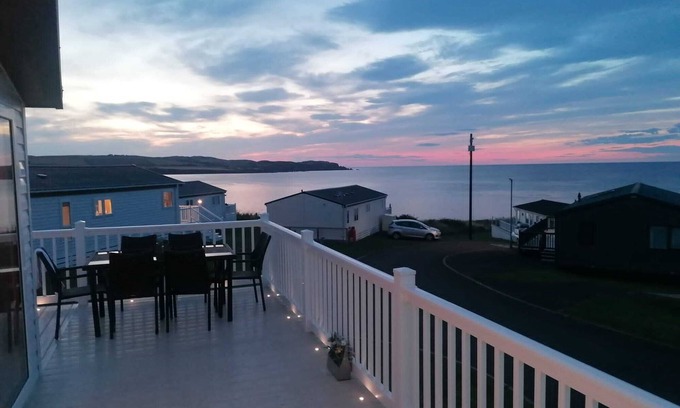Eyemouth Cabin | 3-Bed Lodge with SeaView-Fireplace-Garden-FreeP