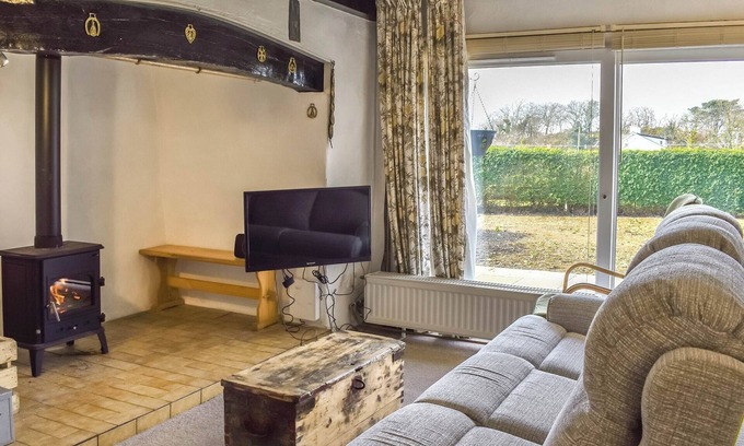 Brynrefail Cottage | 3 bedroom accommodation in Llanddeiniolen, near Bangor
