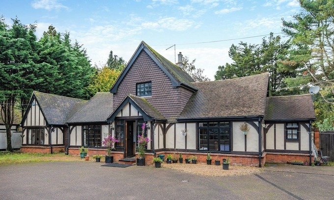 Brentwood Cottage | 3 bedroom accommodation in Brentwood