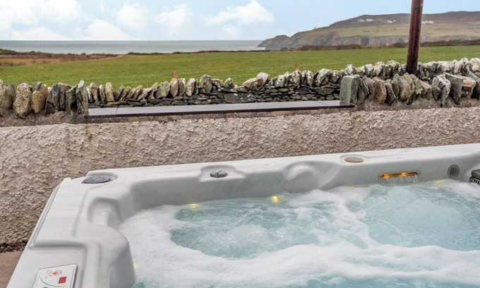Holyhead Cottage | 3 bedroom accommodation in Penrhos Feilw, near Trearddur Bay