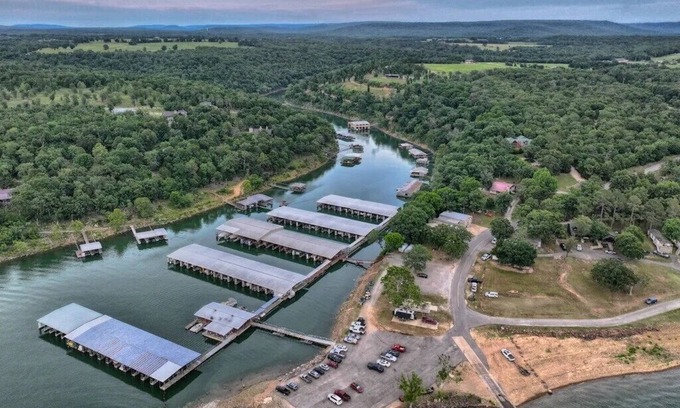 Cookson Cabin | 3-bedroom cabin at Sixshooter Marina