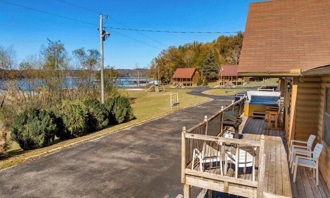 Byrdstown Cabin | 3 Bedroom Chalet lakeside to Dale Hollow Lake #1